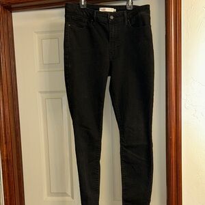 Levi's Strauss Signature Classic Mid Rise Skinny Jeans. Like New Condition